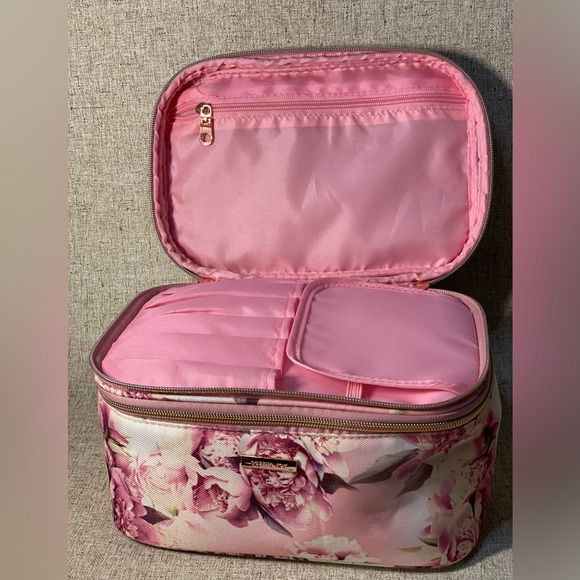 🌸 SOPHIA JOY BY Conair is a beauty brand that aims to provide fun a🌸#Sophia - Picture 5 of 15